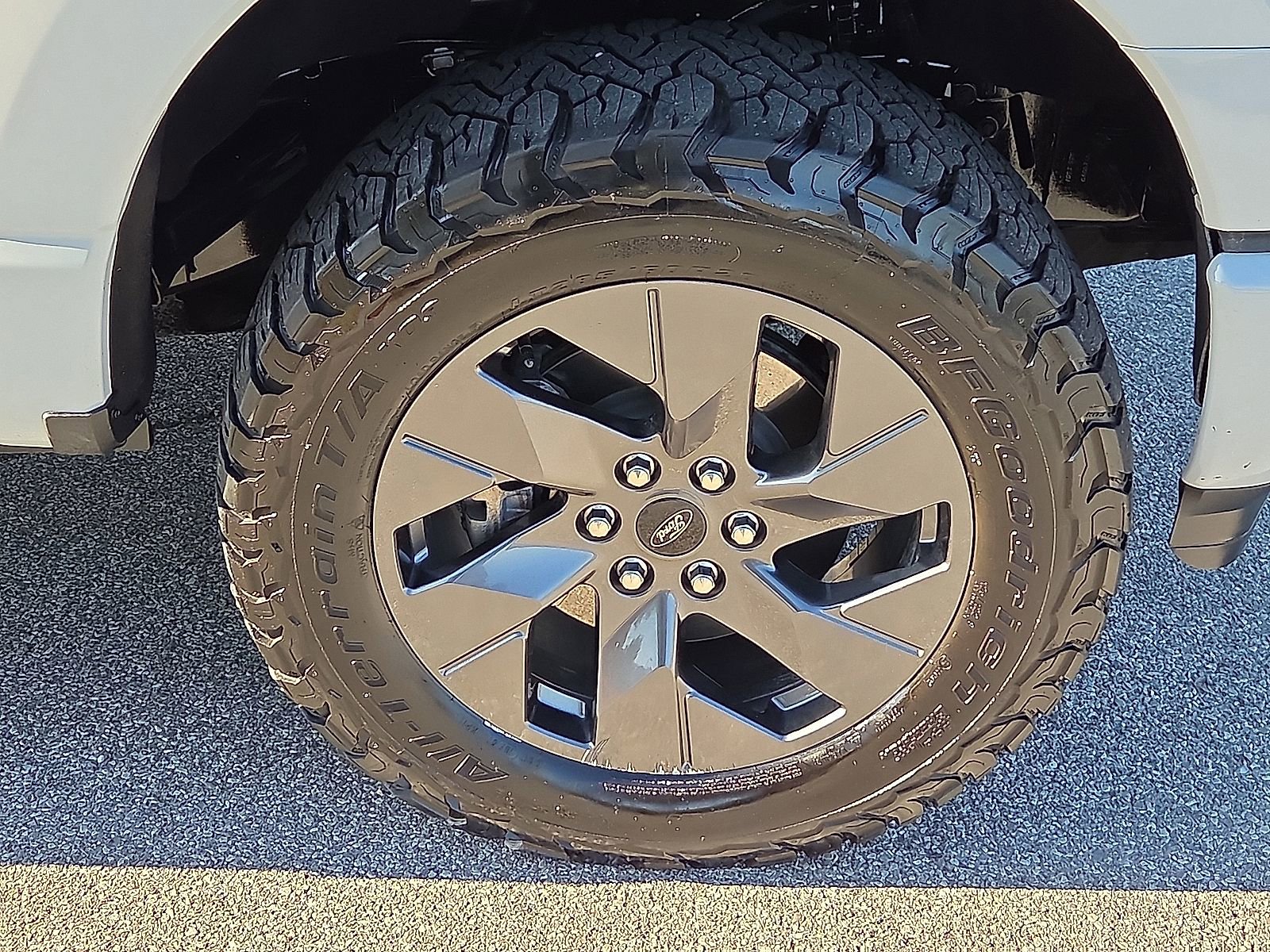 Used 2024 Ford F150 Lightning XLT AWD/4WD image 7