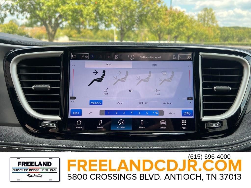 New 2025 Chrysler Pacifica Select image 25