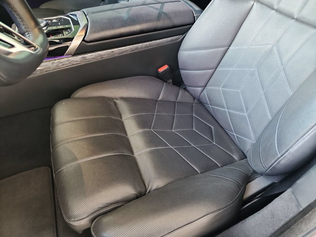 Used 2023 BMW 740i w/ Executive Package RWD image 17