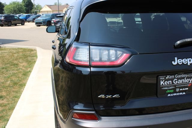 Used 2019 Jeep Cherokee Latitude Plus w/ Cold Weather Group AWD/4WD image 31