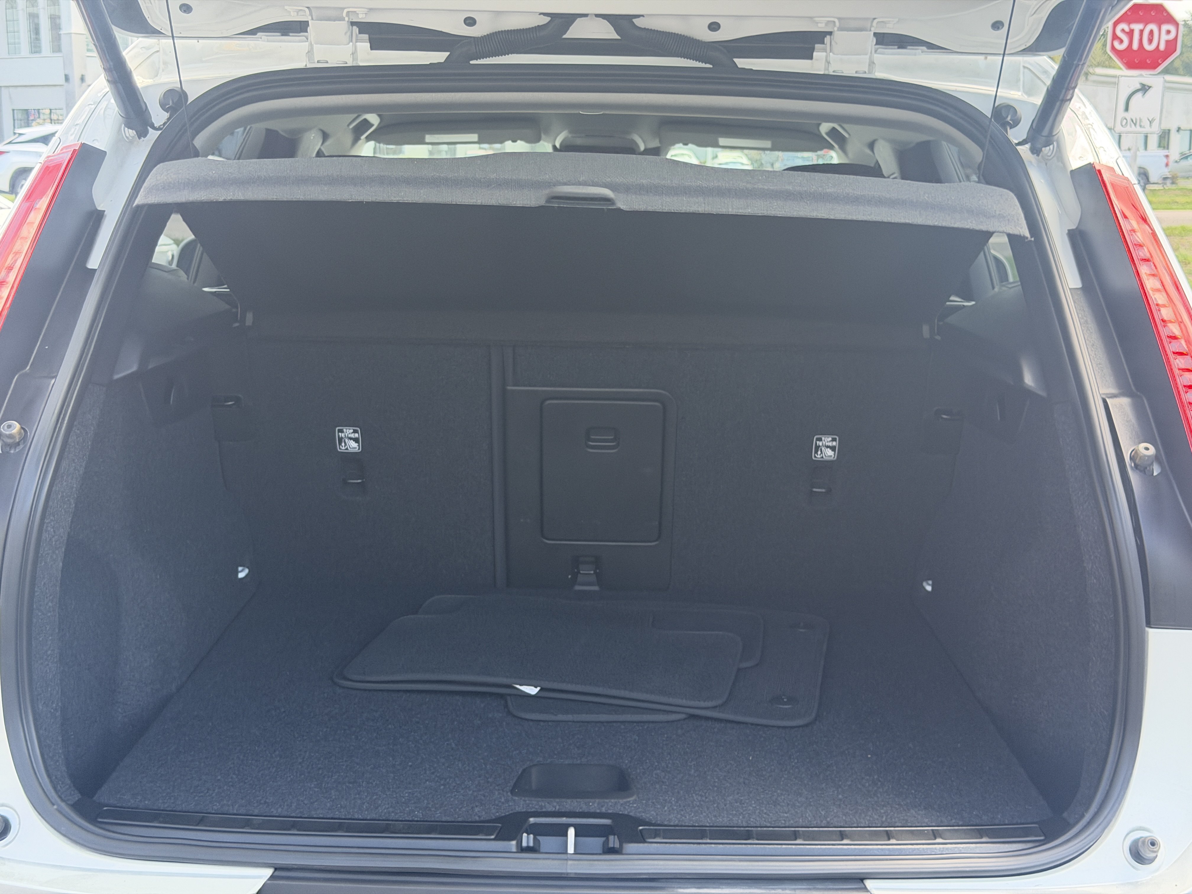Used 2021 Volvo XC40 T5 Momentum w/ Protection Package Premier AWD/4WD image 10
