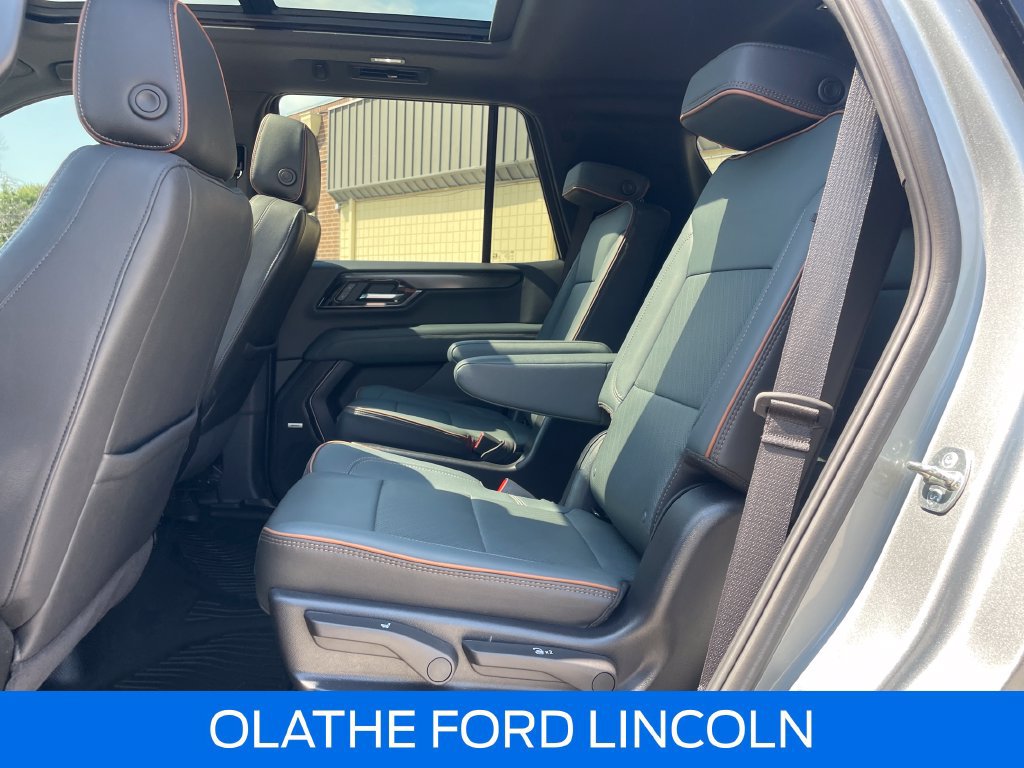 Used 2025 GMC Yukon AT4 w/ AT4 Premium Package AWD/4WD image 15
