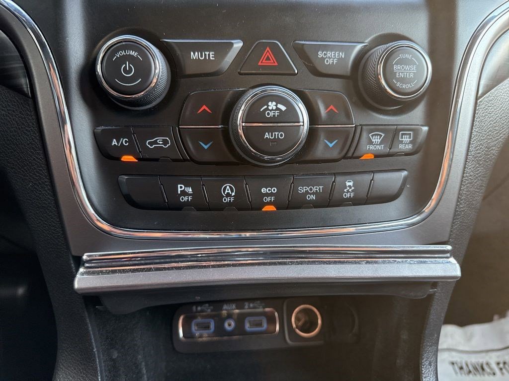 Used 2019 Jeep Grand Cherokee Laredo AWD/4WD image 23