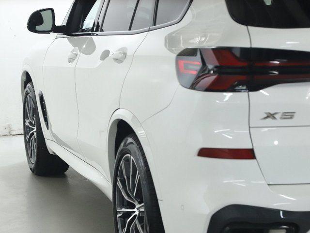 Used 2024 BMW X5 xDrive40i w/ M Sport Package AWD/4WD image 43