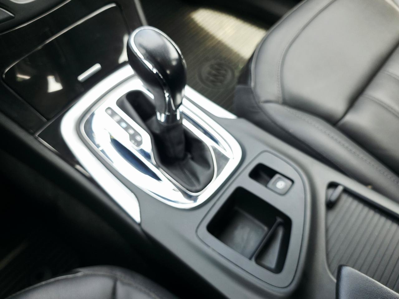 Used 2017 Buick Regal Sport Touring FWD image 39