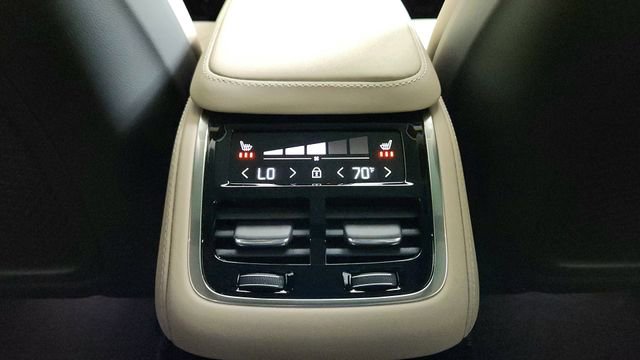 New 2026 Volvo XC90 T8 Plus w/ Protection Package AWD/4WD image 32