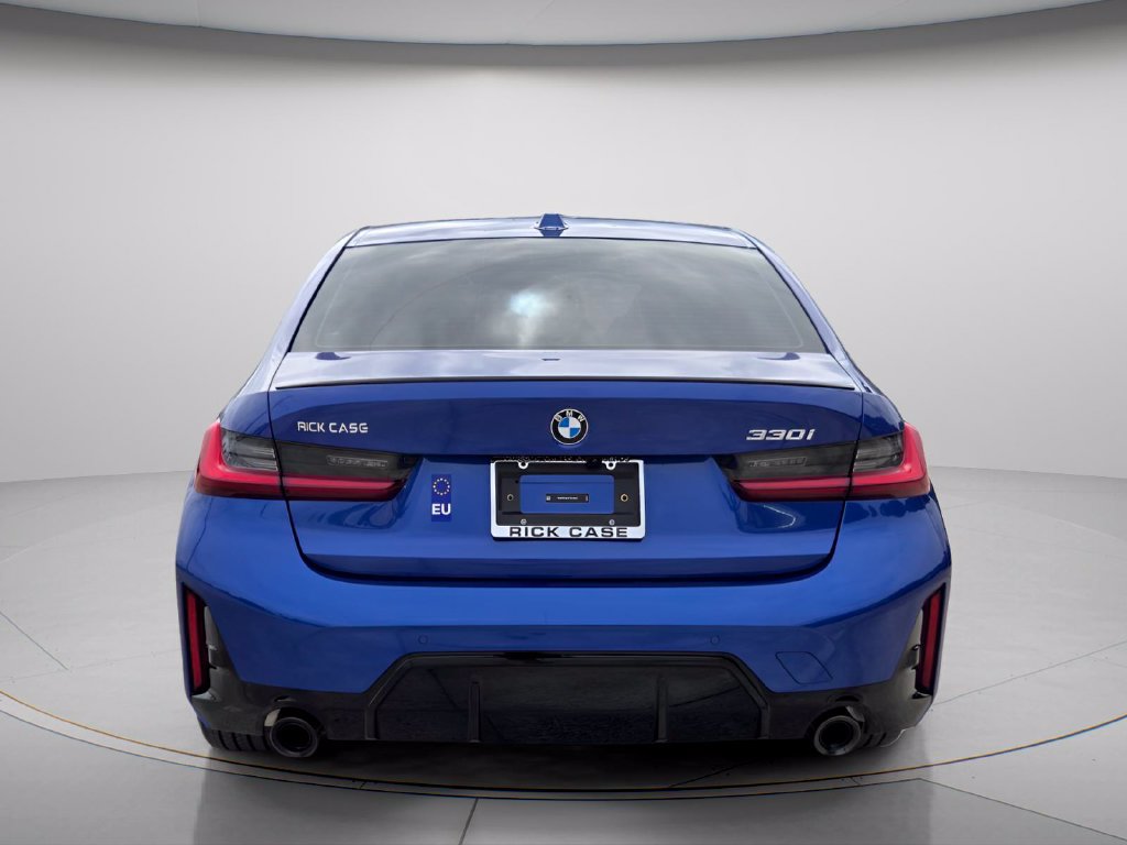 Used 2026 BMW 330i Sedan w/ M Sport Package RWD image 5