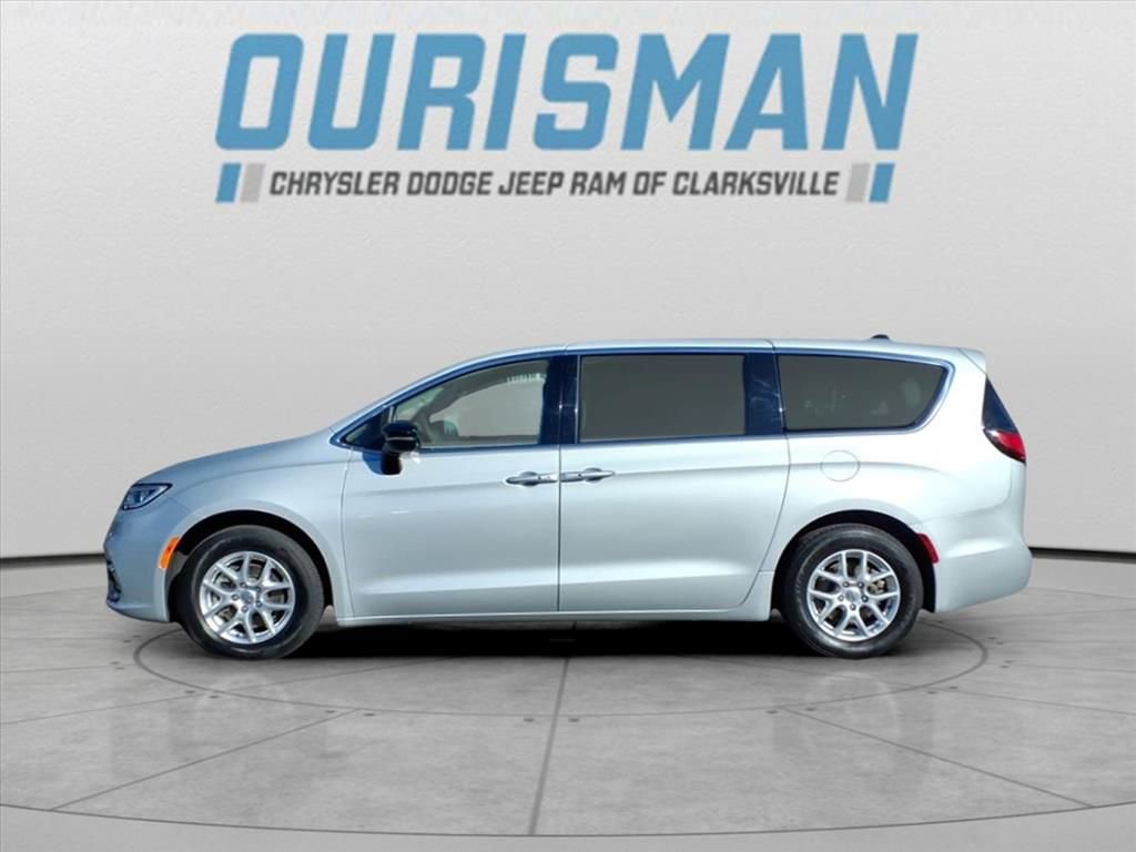 Certified 2024 Chrysler Pacifica Touring-L image 6