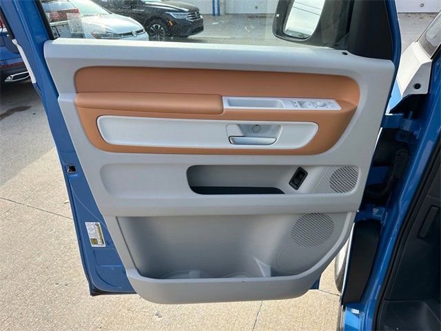 New 2025 Volkswagen ID. Buzz 1st Edition image 8