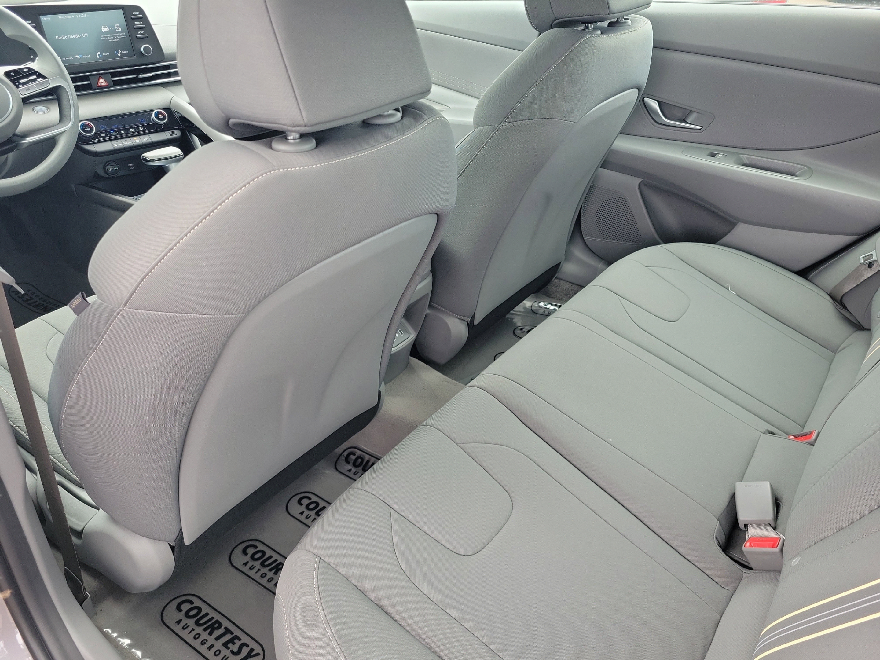 New 2025 Hyundai Elantra Hybrid FWD image 8