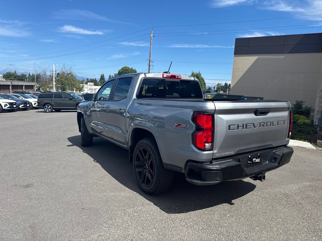 Used 2025 Chevrolet Colorado Z71 w/ Technology Package AWD/4WD image 3
