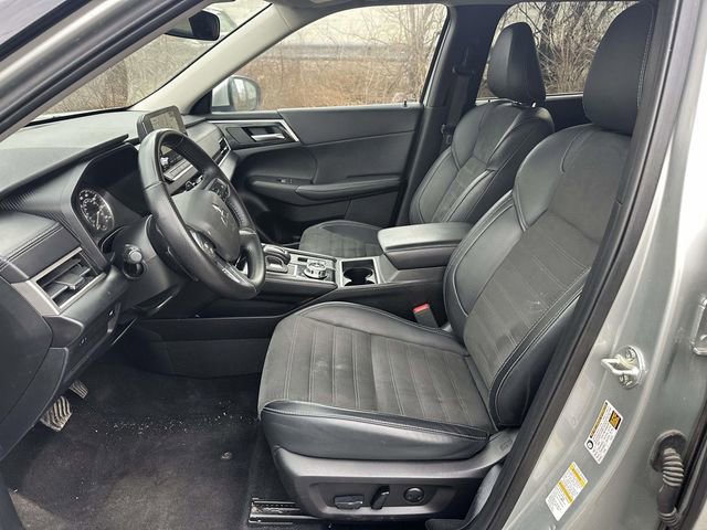 Used 2024 Mitsubishi Outlander AWD image 15