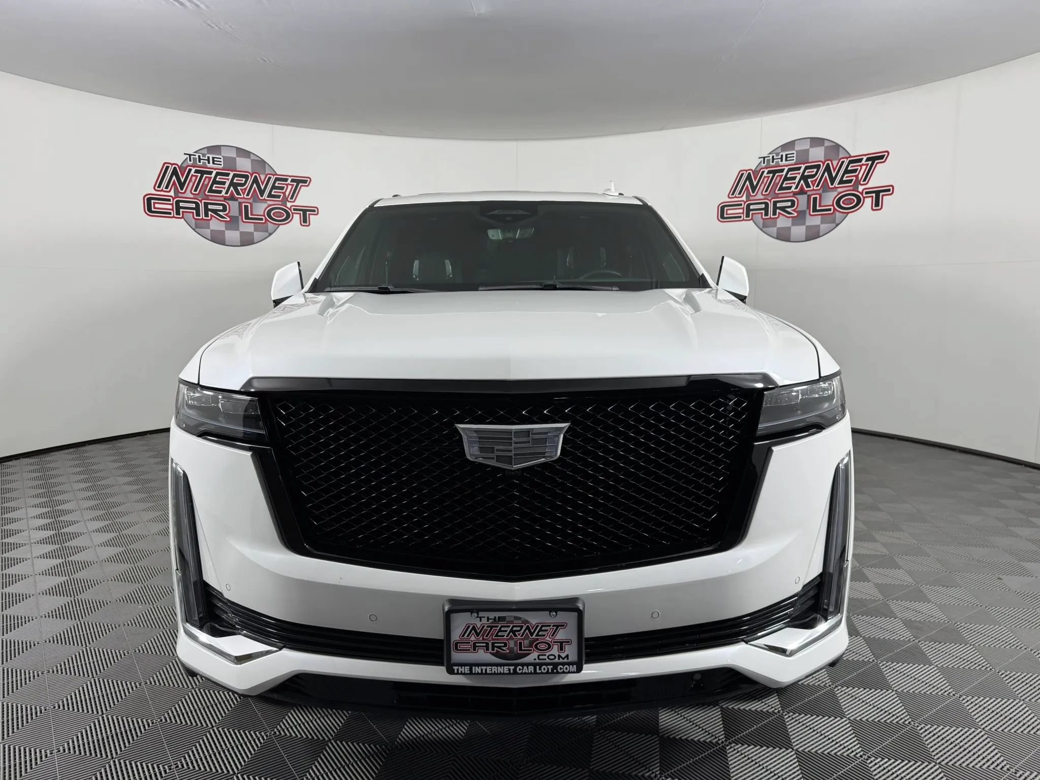 Used 2024 Cadillac Escalade Sport Platinum w/ LPO, ONYX Package AWD/4WD image 2