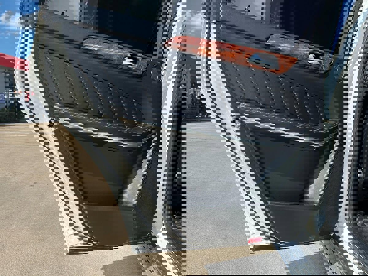 Used 2014 Mercedes-Benz GL 550 4MATIC image 24