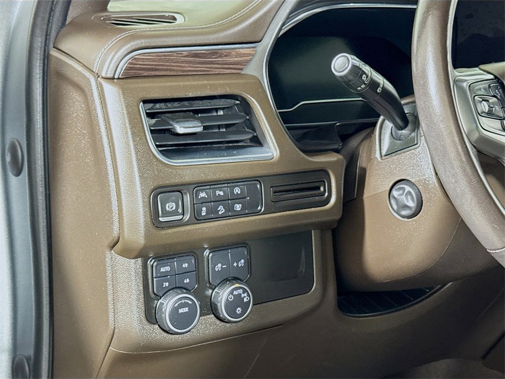 Certified 2023 Chevrolet Suburban Z71 w/ Luxury Package image 8