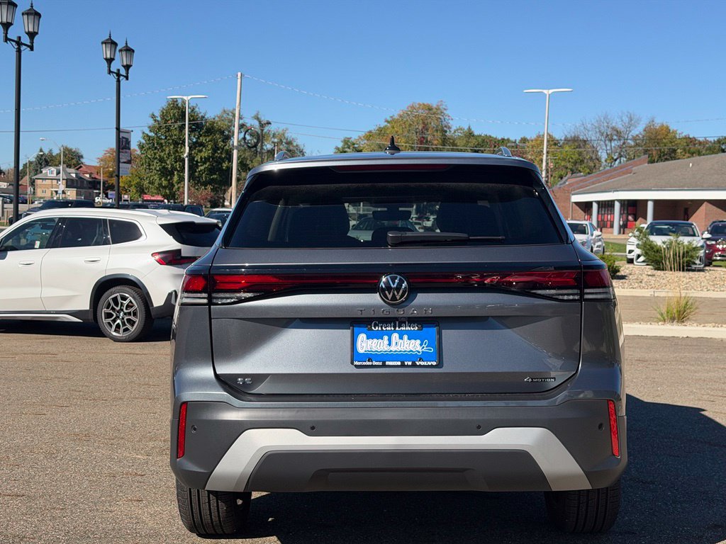 Used 2026 Volkswagen Tiguan SE AWD/4WD image 4