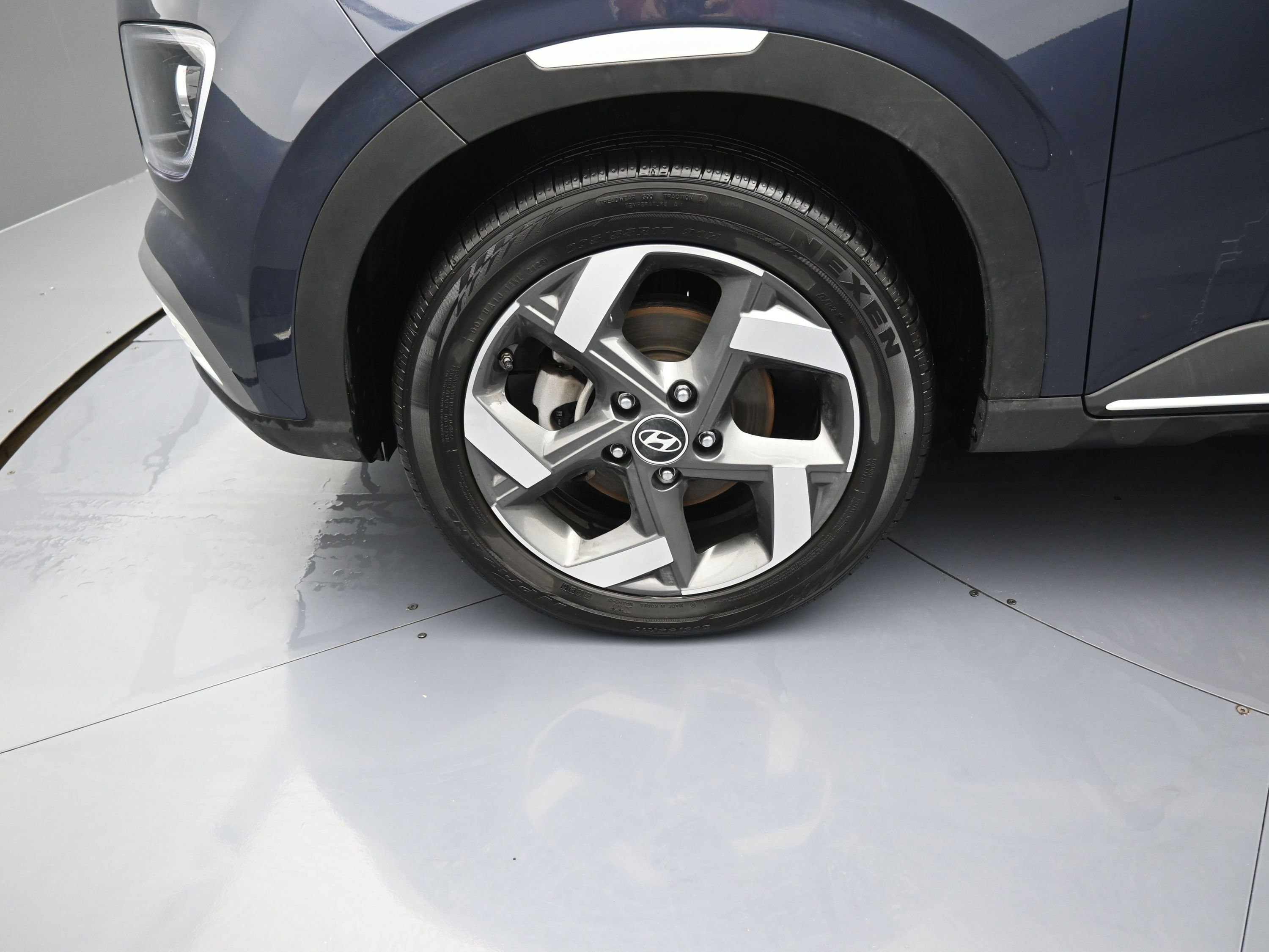 Used 2023 Hyundai Venue Limited w/ Cargo Package image 10