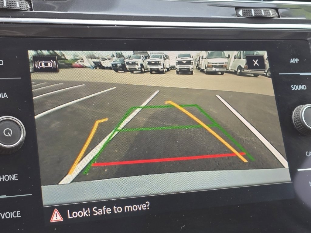 Used 2023 Volkswagen Tiguan SE image 5