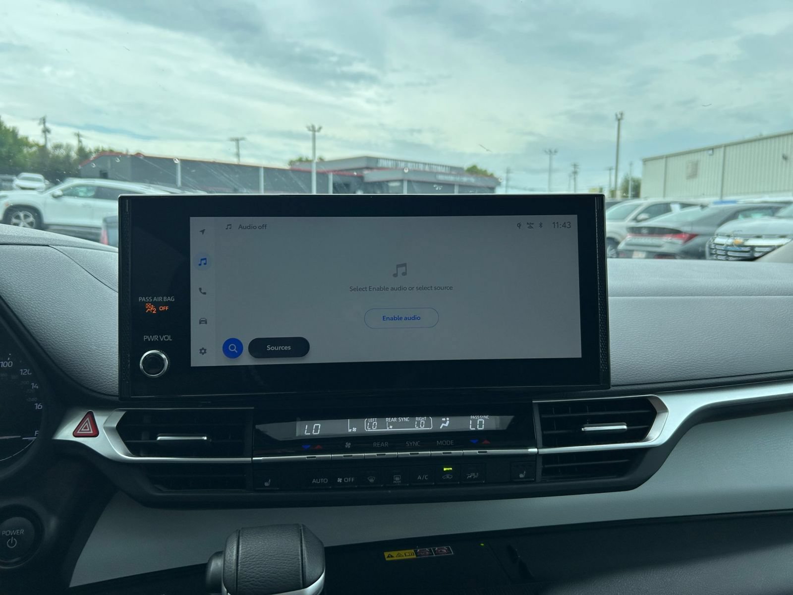 Used 2025 Toyota Sienna XLE FWD image 16