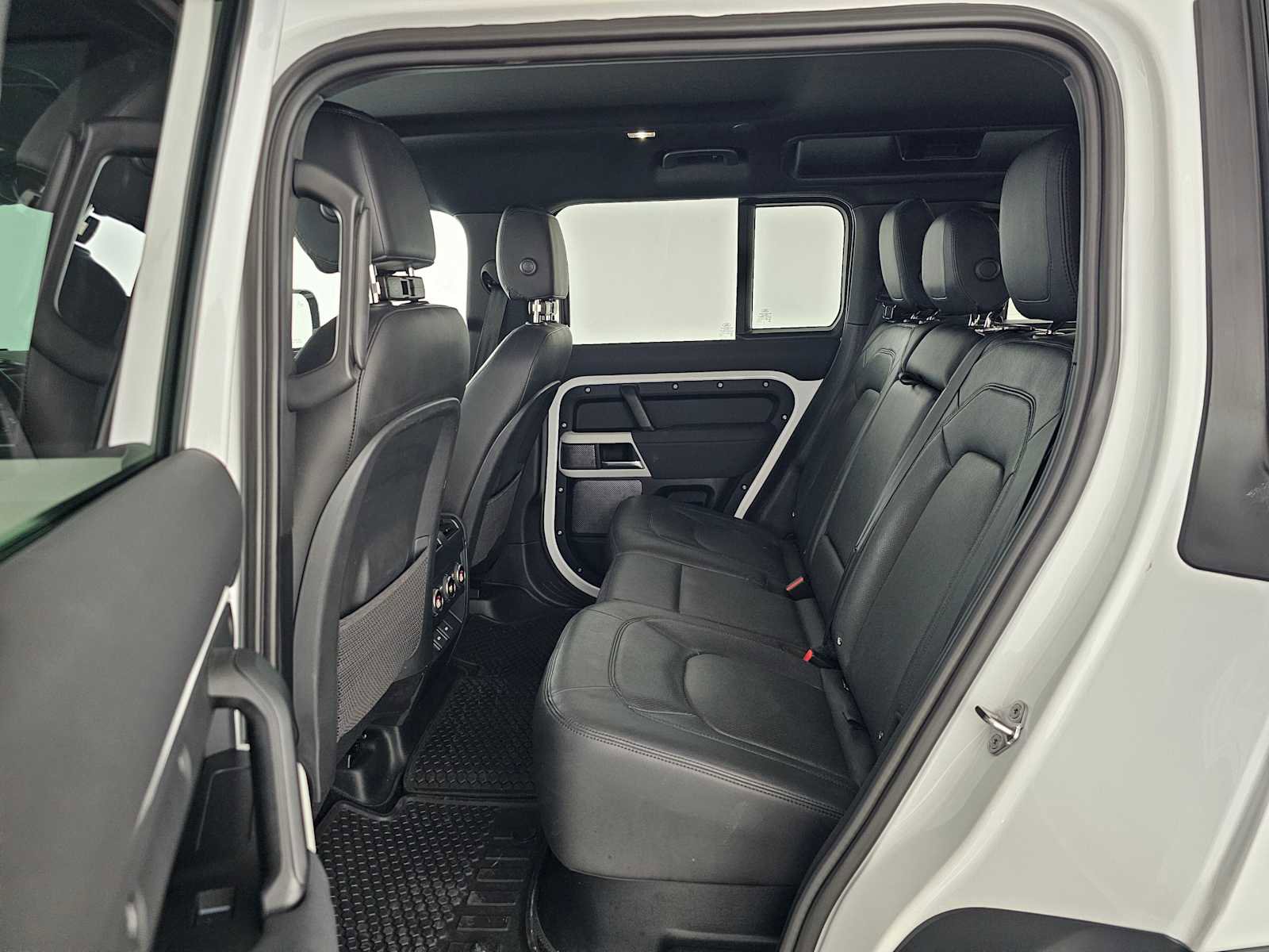 Used 2023 Land Rover Defender 110 S image 16