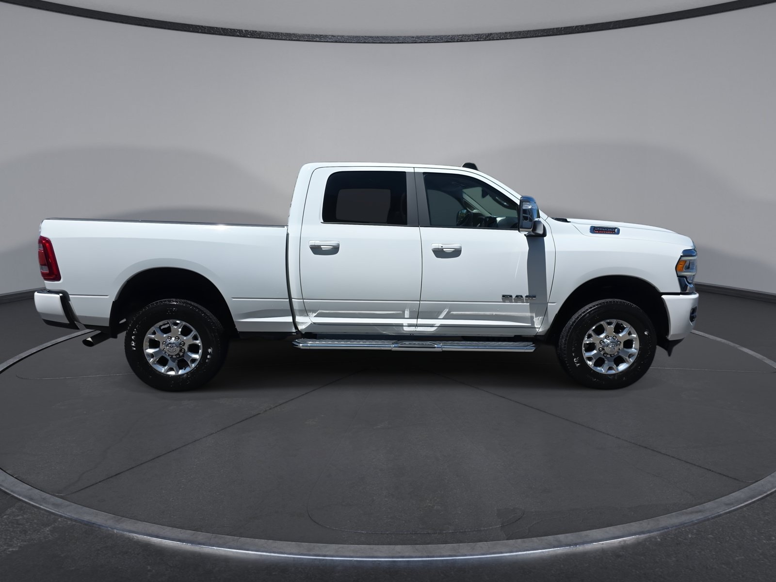 Used 2024 RAM 2500 Laramie AWD/4WD image 9