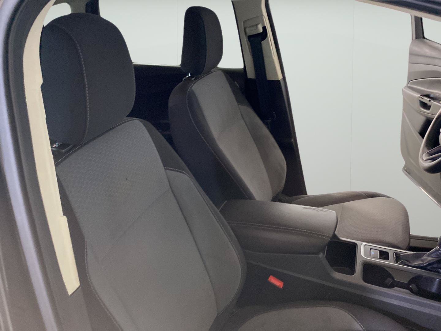 Used 2018 Ford Escape SE w/ SE Sync 3 Package AWD/4WD image 31