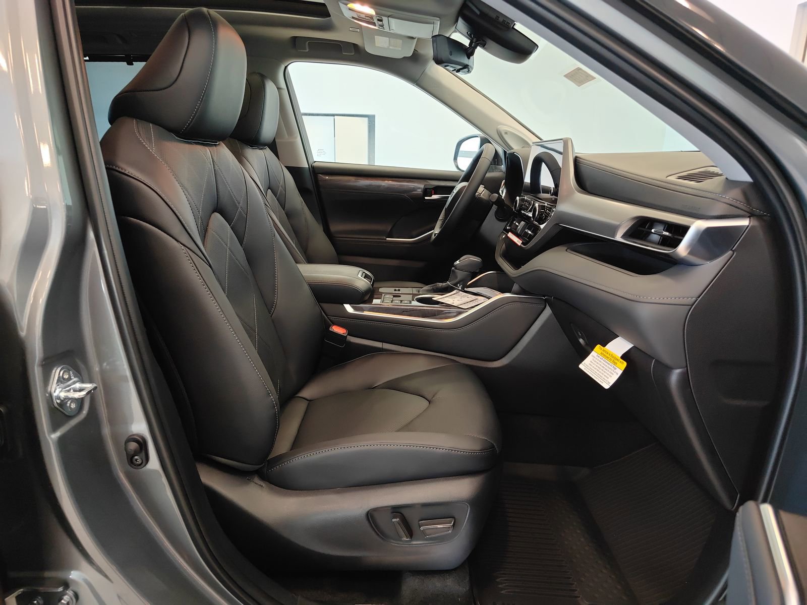 New 2026 Toyota Highlander Platinum image 21