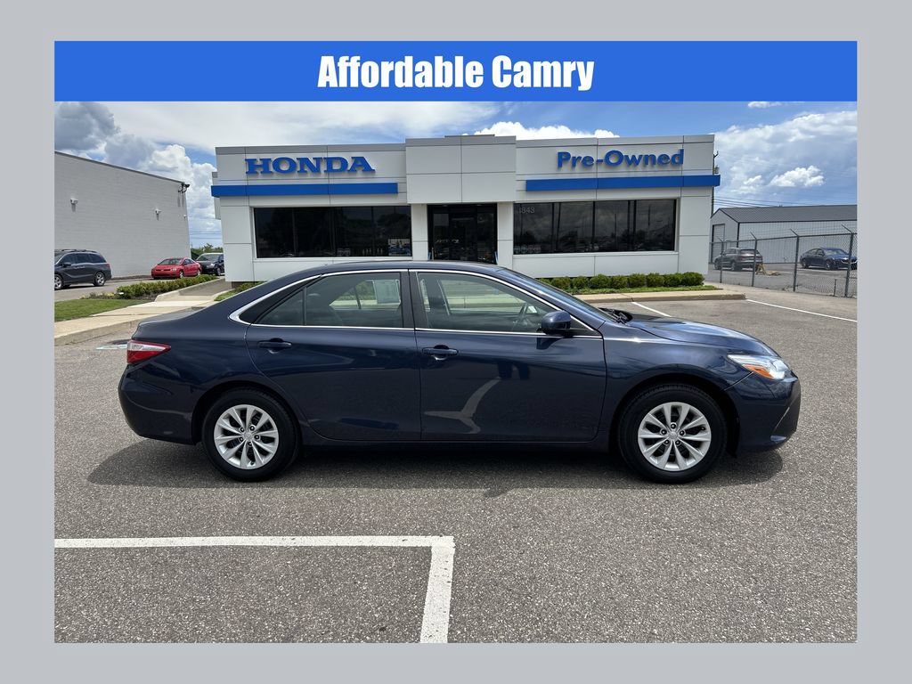 Used 2017 Toyota Camry LE FWD image 1