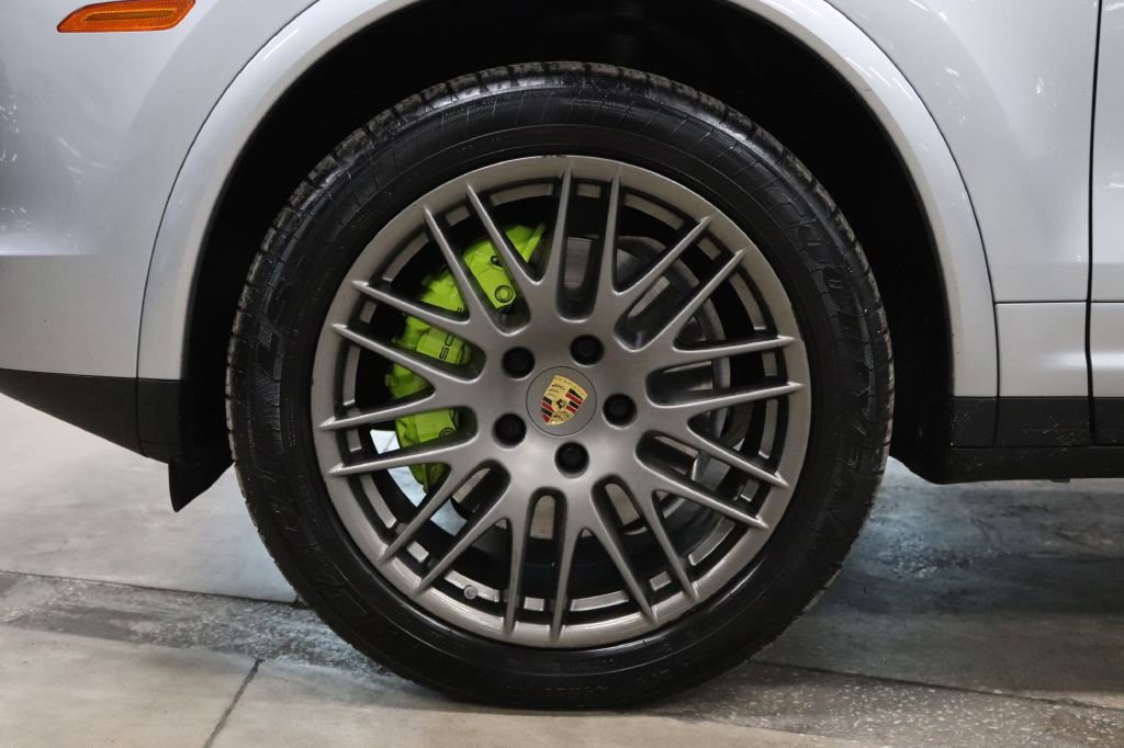 Used 2017 Porsche Cayenne S Platinum image 37