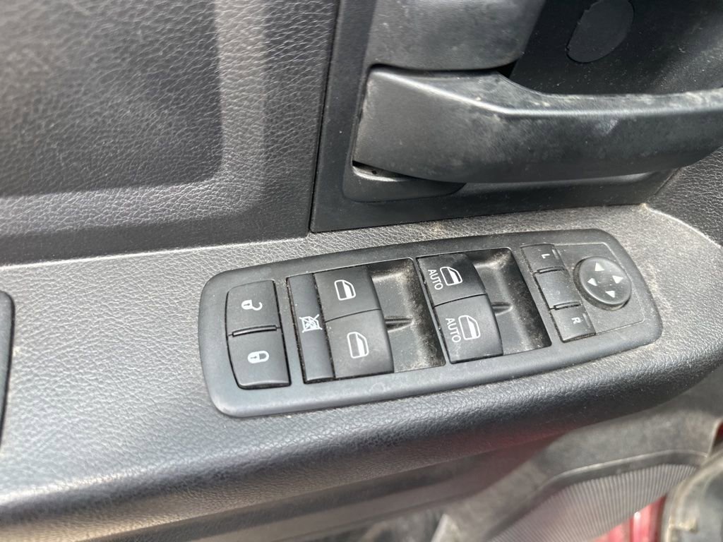 Used 2015 RAM 1500 Express RWD image 7