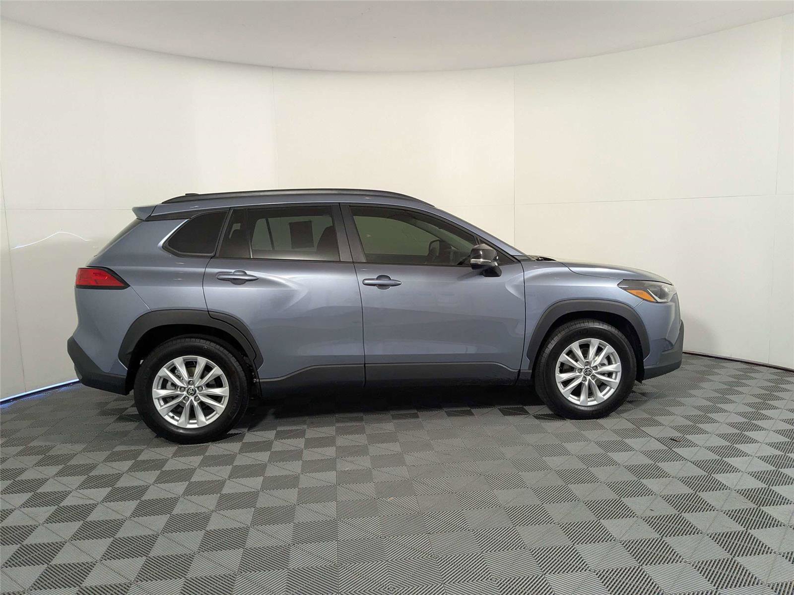 Certified 2025 Toyota Corolla Cross LE image 4