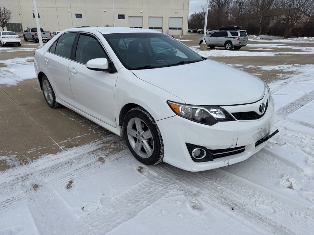 Used 2013 Toyota Camry SE image 1