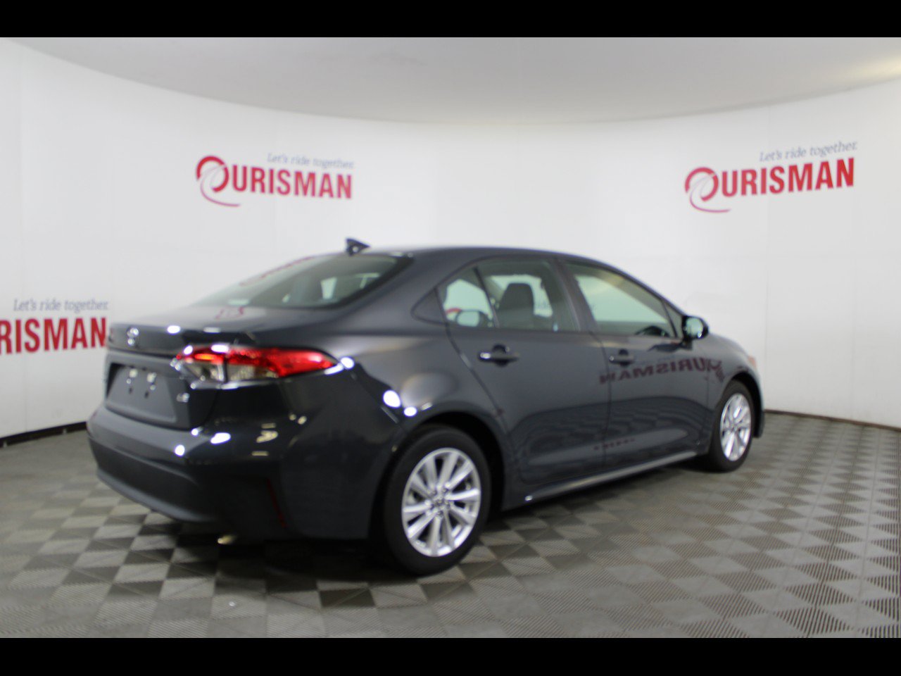 Used 2025 Toyota Corolla LE w/ LE Premium Package FWD image 8
