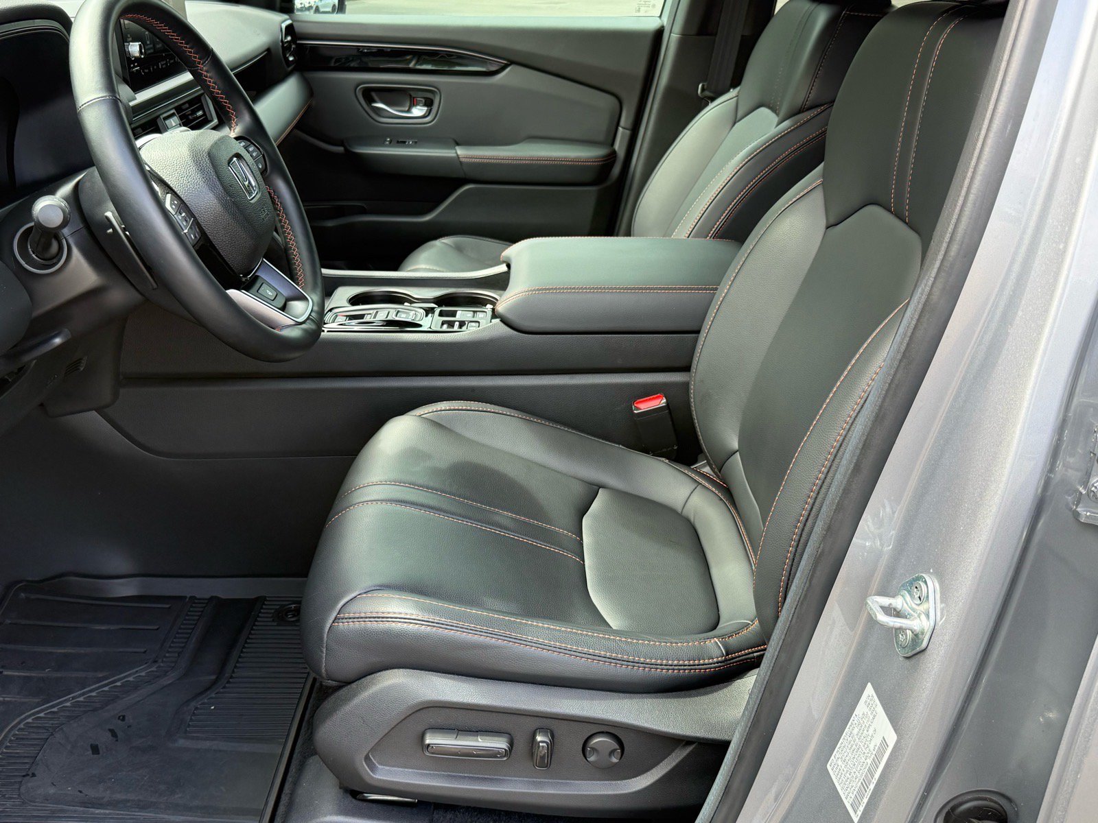 Certified 2025 Honda Pilot TrailSport image 13