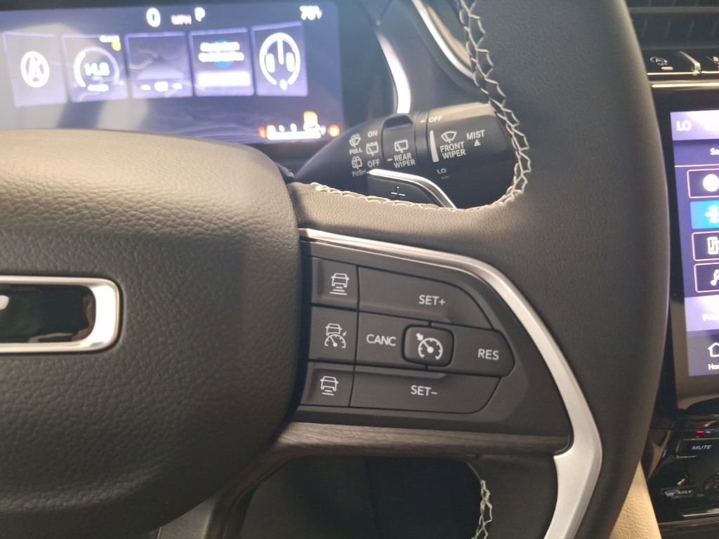 New 2025 Jeep Grand Cherokee Limited w/ Black Appearance Package image 10