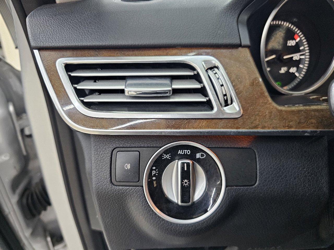 Used 2014 Mercedes-Benz E 350 Sedan image 36