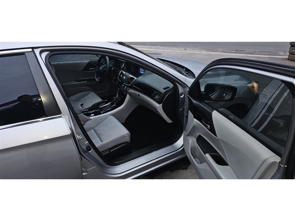 Used 2017 Honda Accord LX image 6