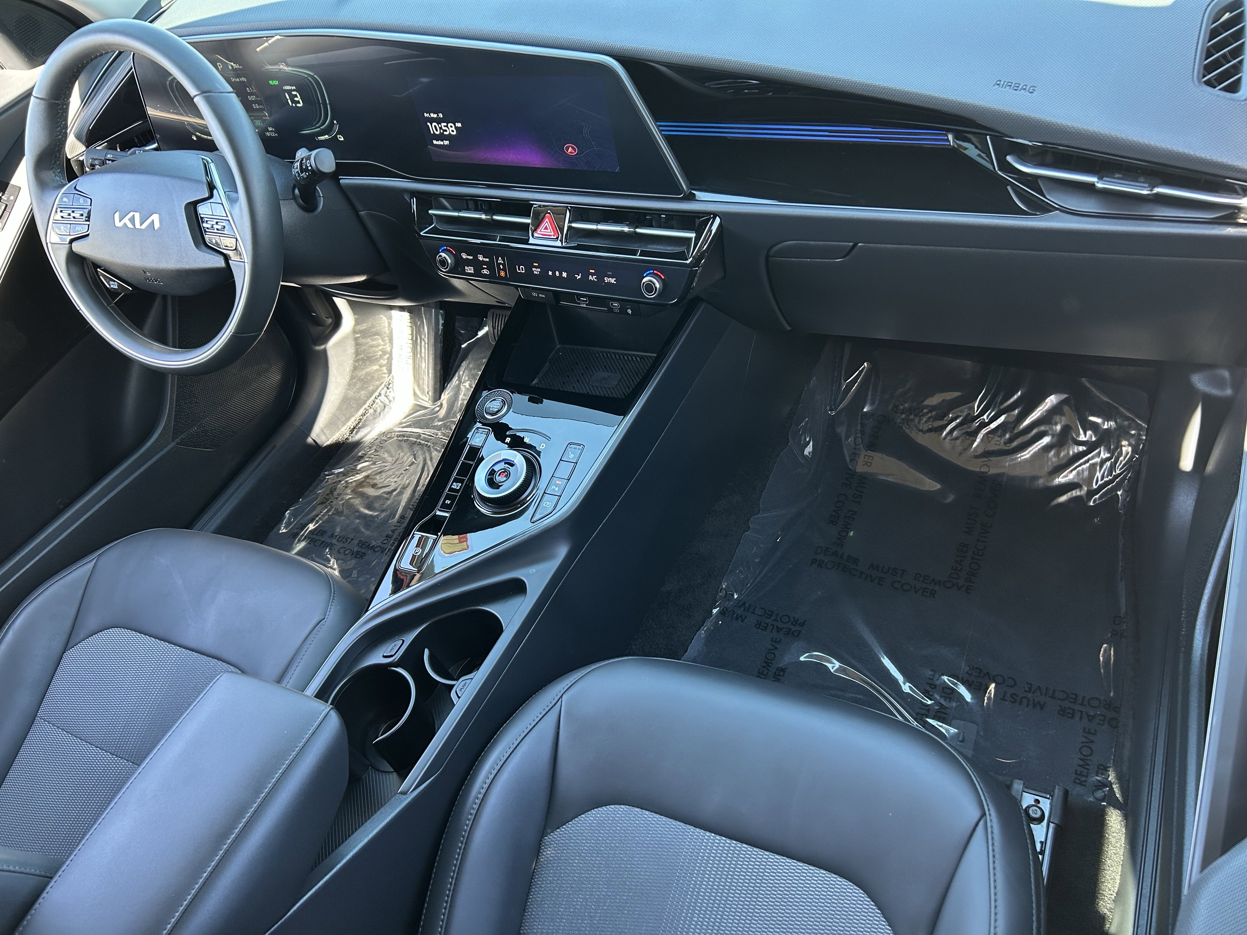 Used 2025 Kia Niro EX image 11
