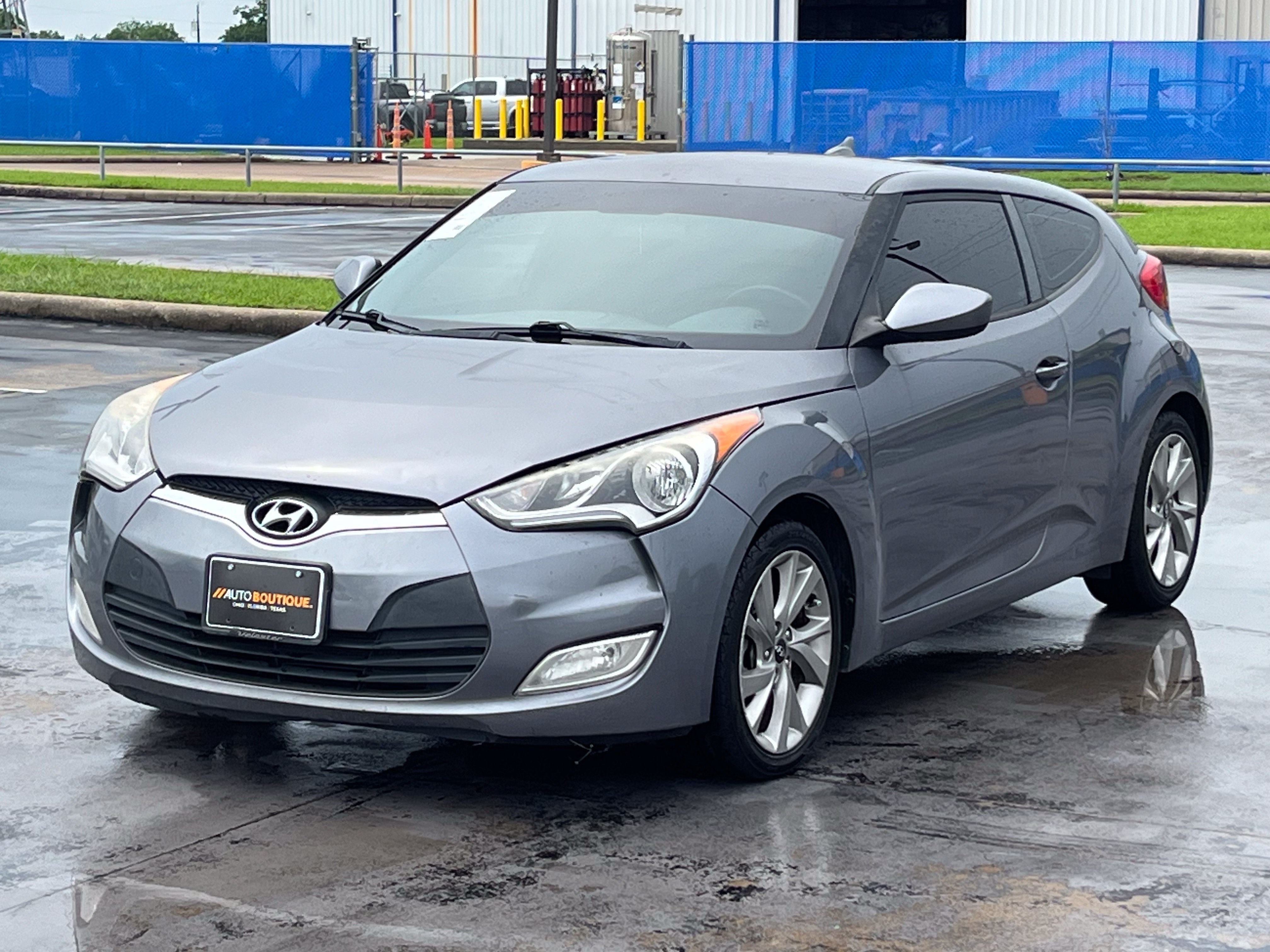 Used 2017 Hyundai Veloster FWD image 5