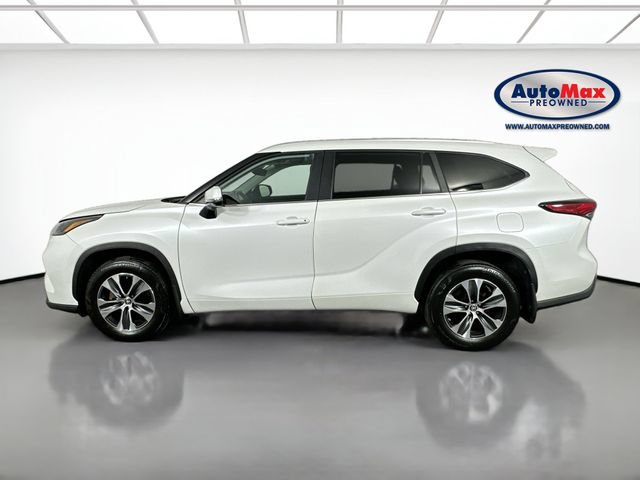 Used 2023 Toyota Highlander XLE AWD/4WD image 9