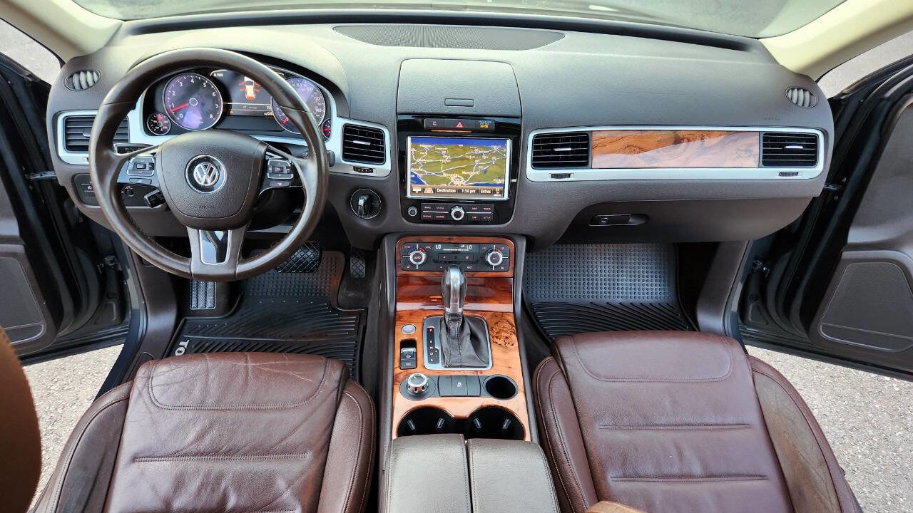 Used 2012 Volkswagen Touareg Executive image 32