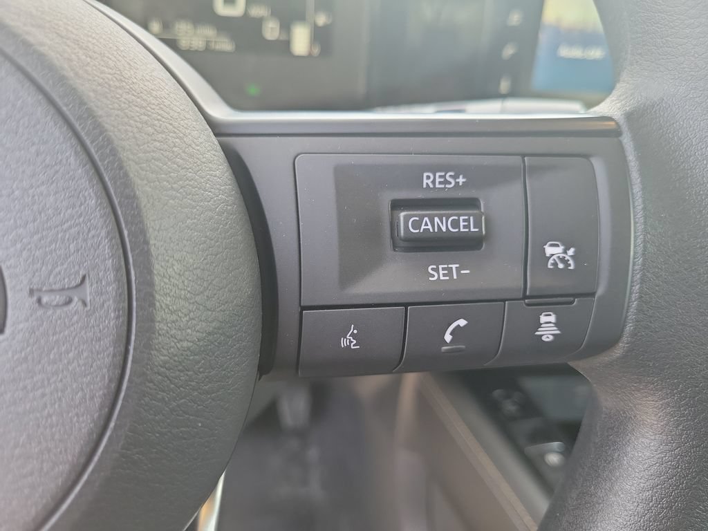 Used 2025 Nissan Kicks SV AWD/4WD image 15