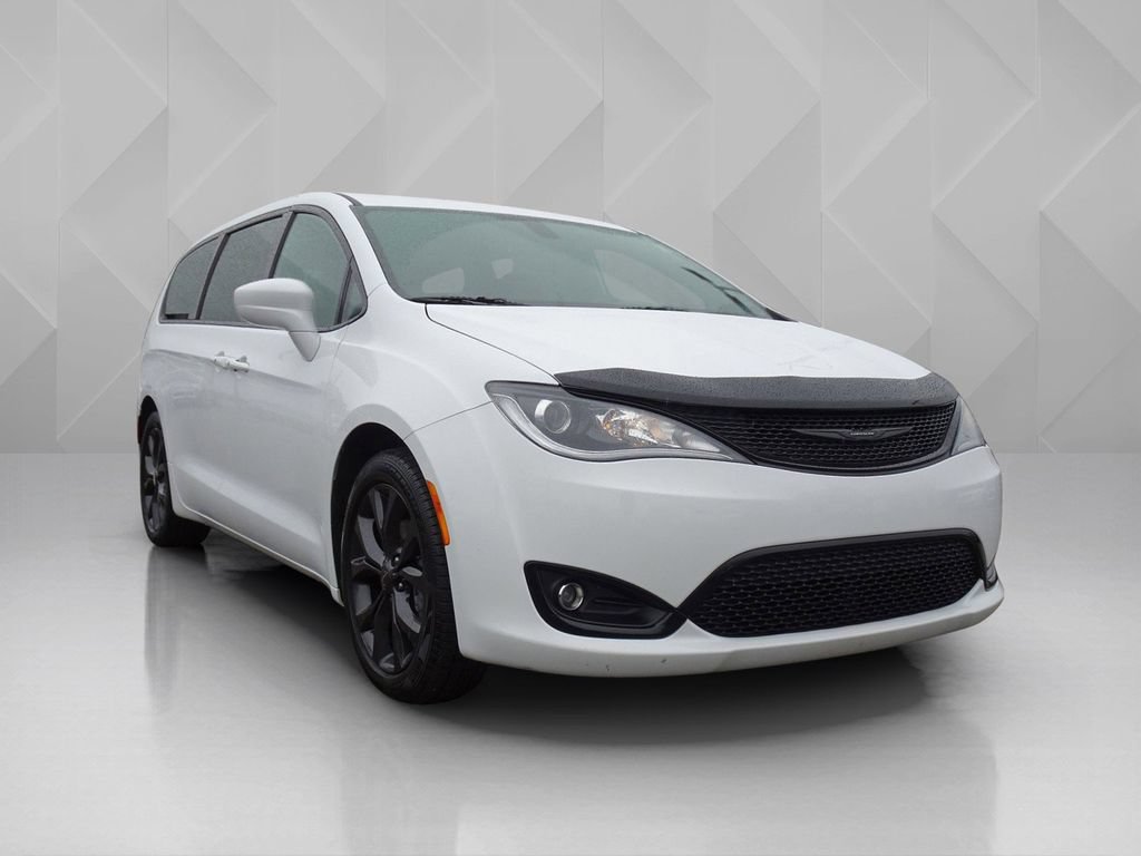 Used 2019 Chrysler Pacifica Touring Plus w/ S Appearance Package FWD image 6