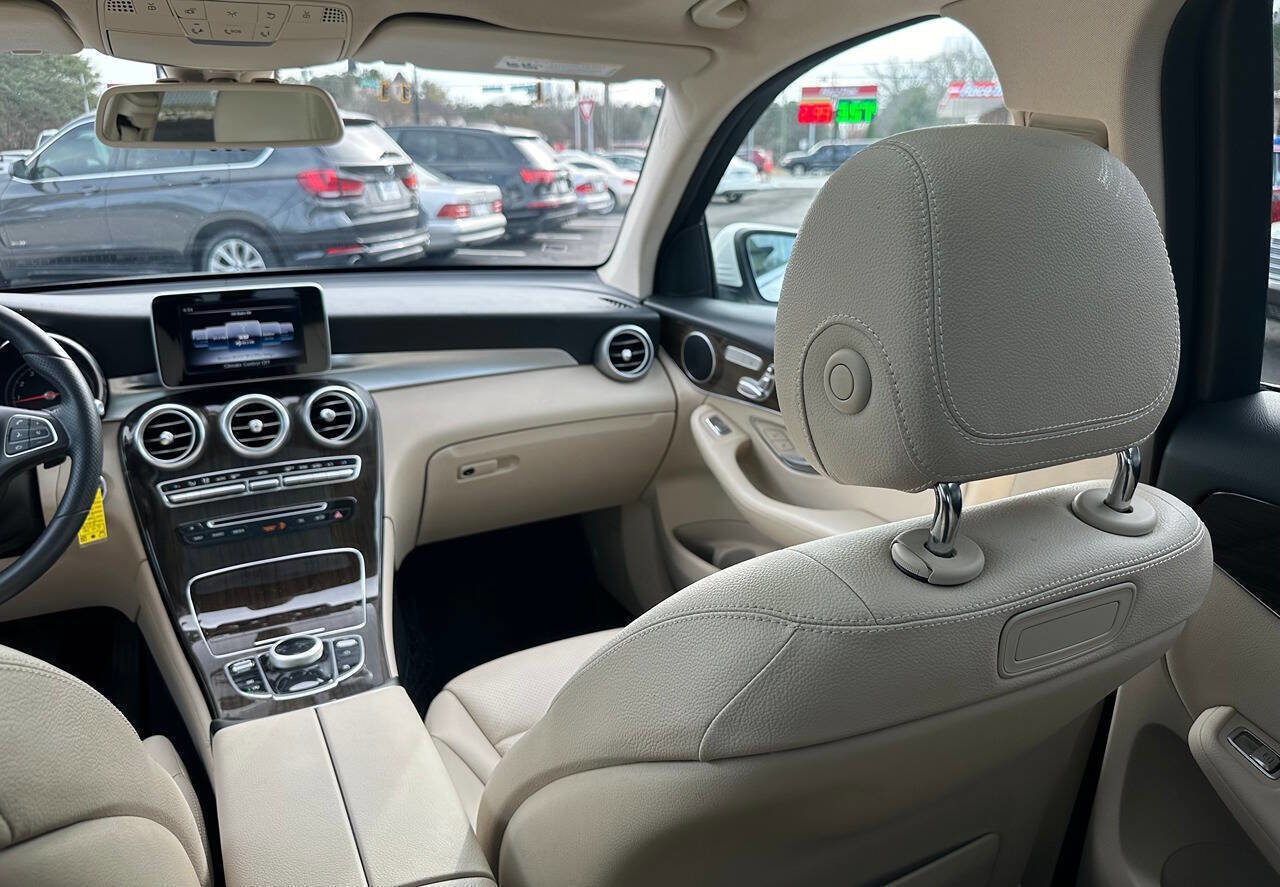 Used 2019 Mercedes-Benz GLC 300 w/ Premium Package image 19