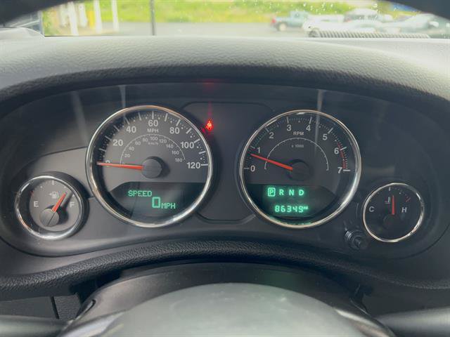 Used 2015 Jeep Wrangler Unlimited Sahara w/ Connectivity Group AWD/4WD image 17