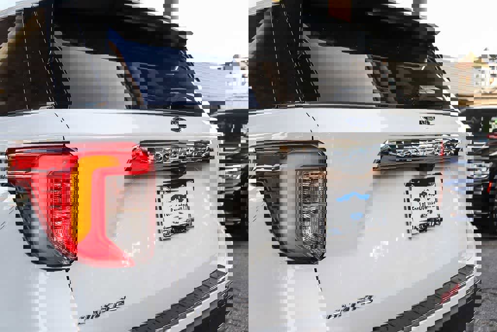 Used 2023 Ford Explorer Limited w/ Equipment Group 301A image 9