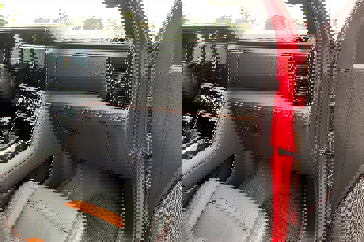 Used 2024 GMC Sierra 1500 AT4 w/ Technology Package image 19