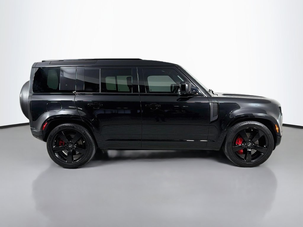 Certified 2023 Land Rover Defender 110 X-Dynamic SE AWD/4WD image 4