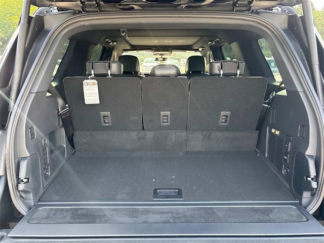 New 2025 Lincoln Navigator Reserve w/ Jet Appearance Package image 12