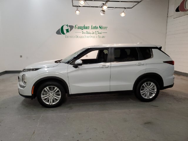 Used 2024 Mitsubishi Outlander ES AWD/4WD image 3